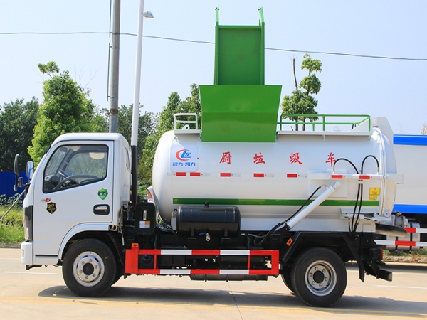 國(guó)六小多利卡 4.5方 餐廚垃圾車(圓罐)