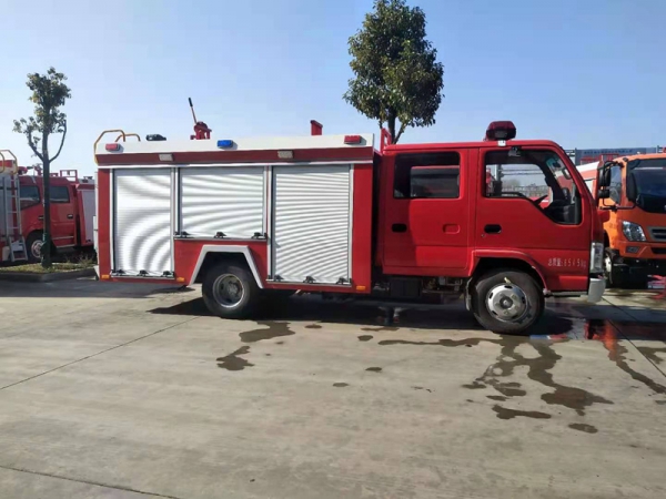 國六五十鈴泡沫消防車3-3.5噸