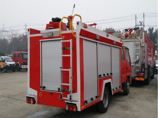 國(guó)六五十鈴600泡沫消防車(chē)2噸
