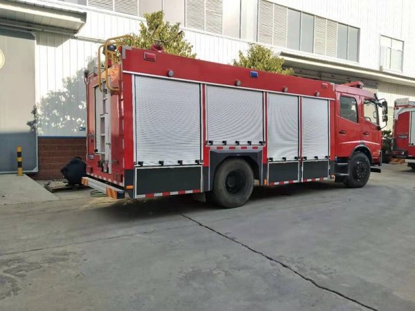 國六東風5.5噸水罐消防車