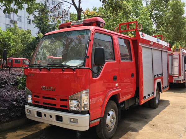 國(guó)六五十鈴600泡沫消防車(chē)2噸