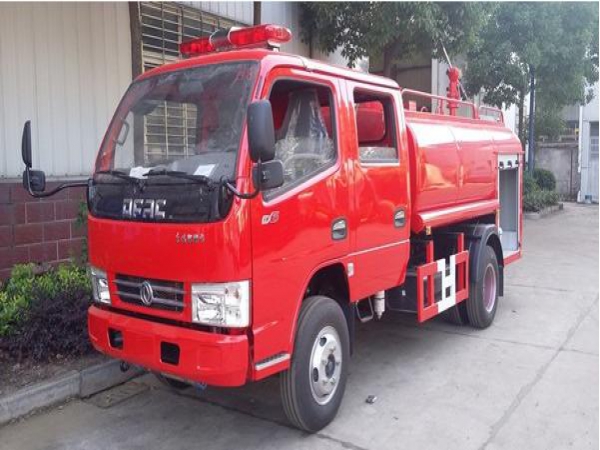 東風(fēng)多利卡雙排座消防灑水車3噸