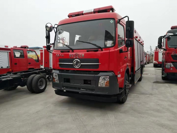 國六東風(fēng)5.5噸泡沫消防車