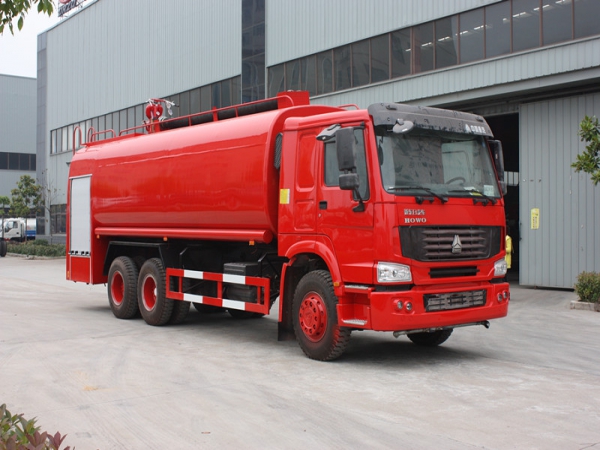 重汽豪沃前四后八供水消防車18噸