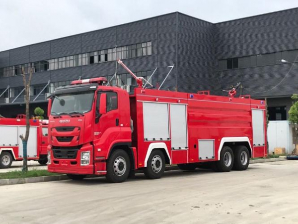 五十鈴前四后八干粉泡沫聯用消防車